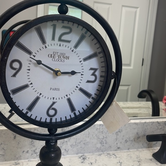 Table top clock - Picture 4 of 6